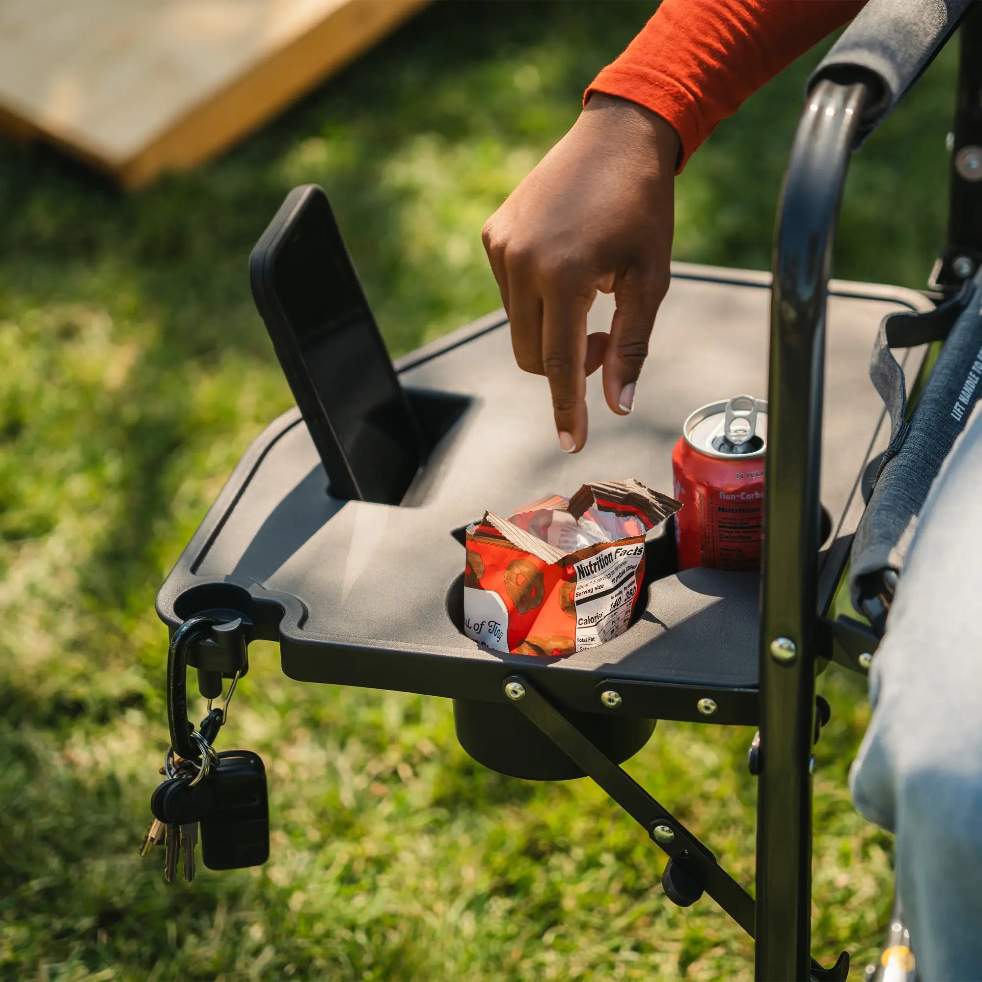 Heavy-Duty Freestyle Freestyle Rocker with Side Table - Choice 853 - Heavy-Duty Kickback Rocker with Beverage Holder Detail